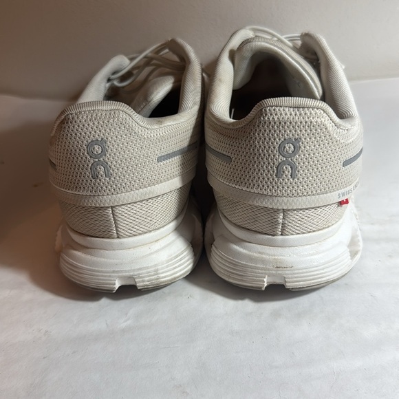 Used On Running women’s light grey Sneakers sz 10 on clouds - Picture 4 of 7